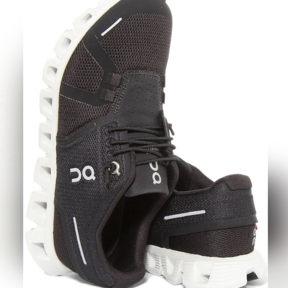 On cloud 5 sneakers running